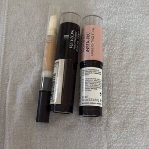 Revlon Photoready Insta-Fix contour set- Natural lighter shade and highlighter